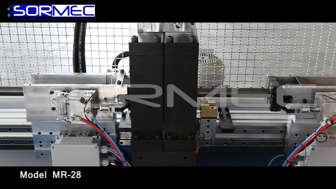 Drilling and embossing station of single manifold pipe, with manual loading
